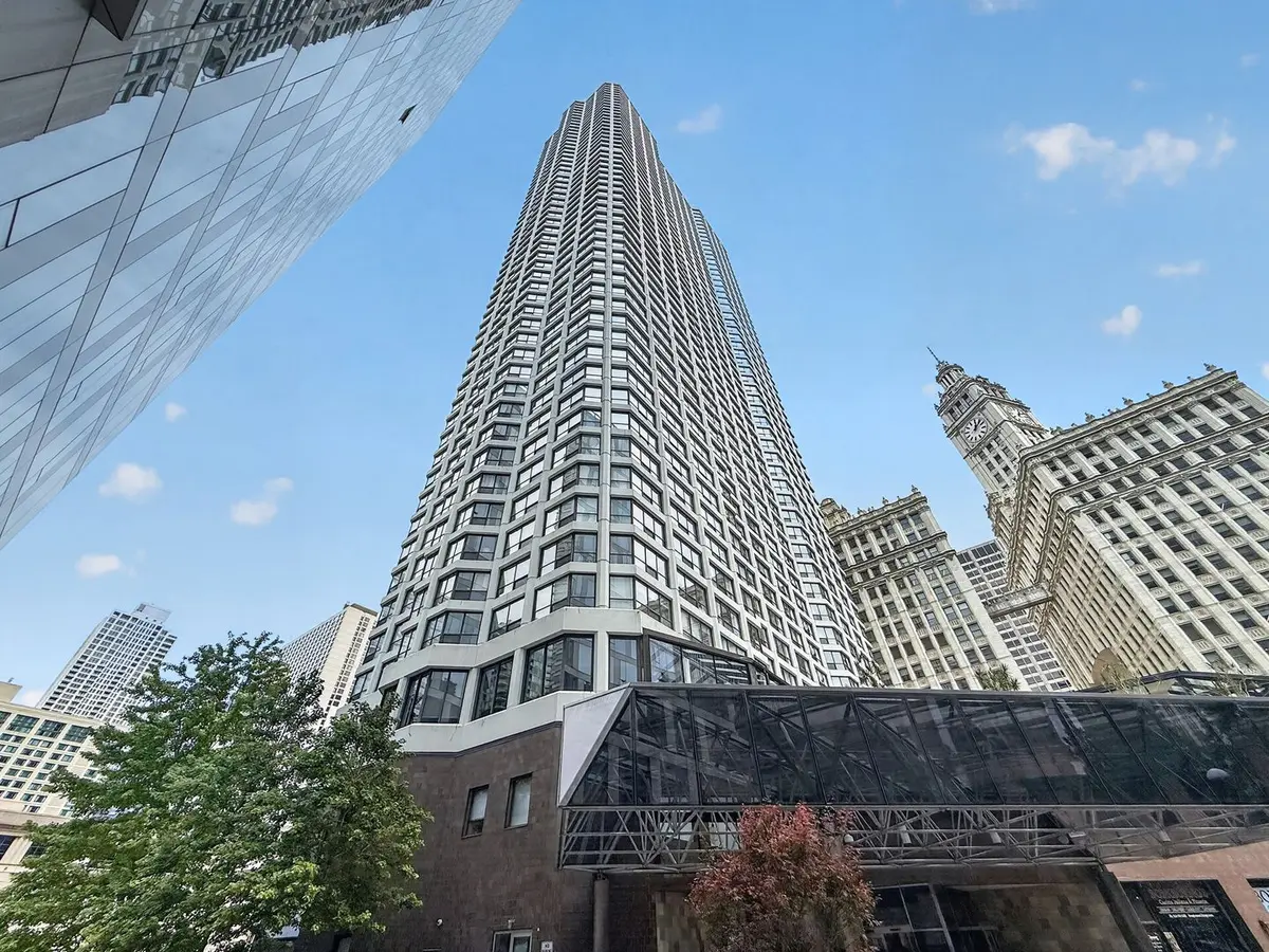 405 N WABASH Avenue