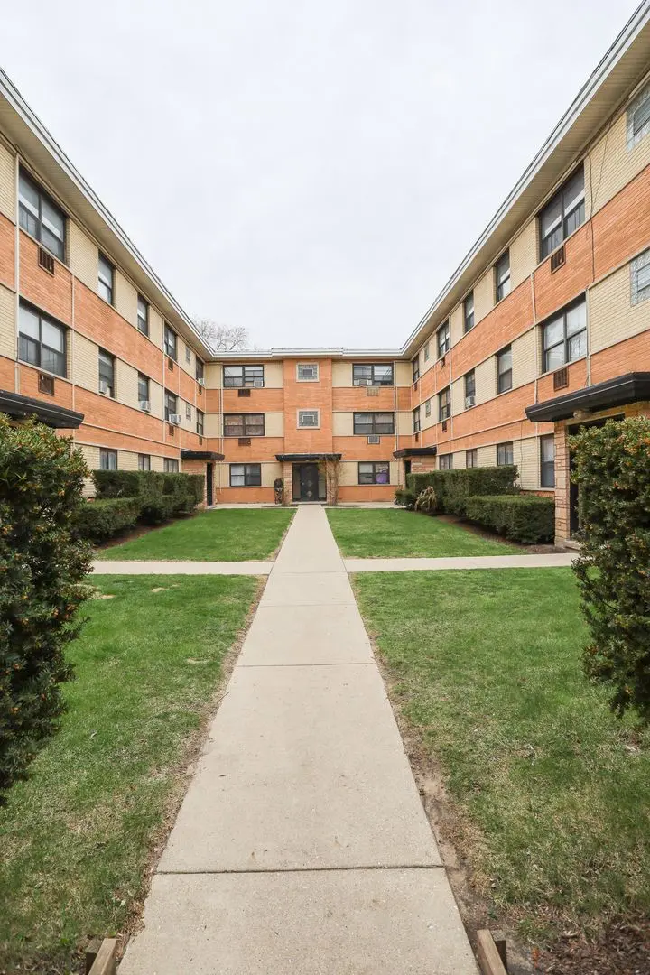 1652 W Pratt Boulevard