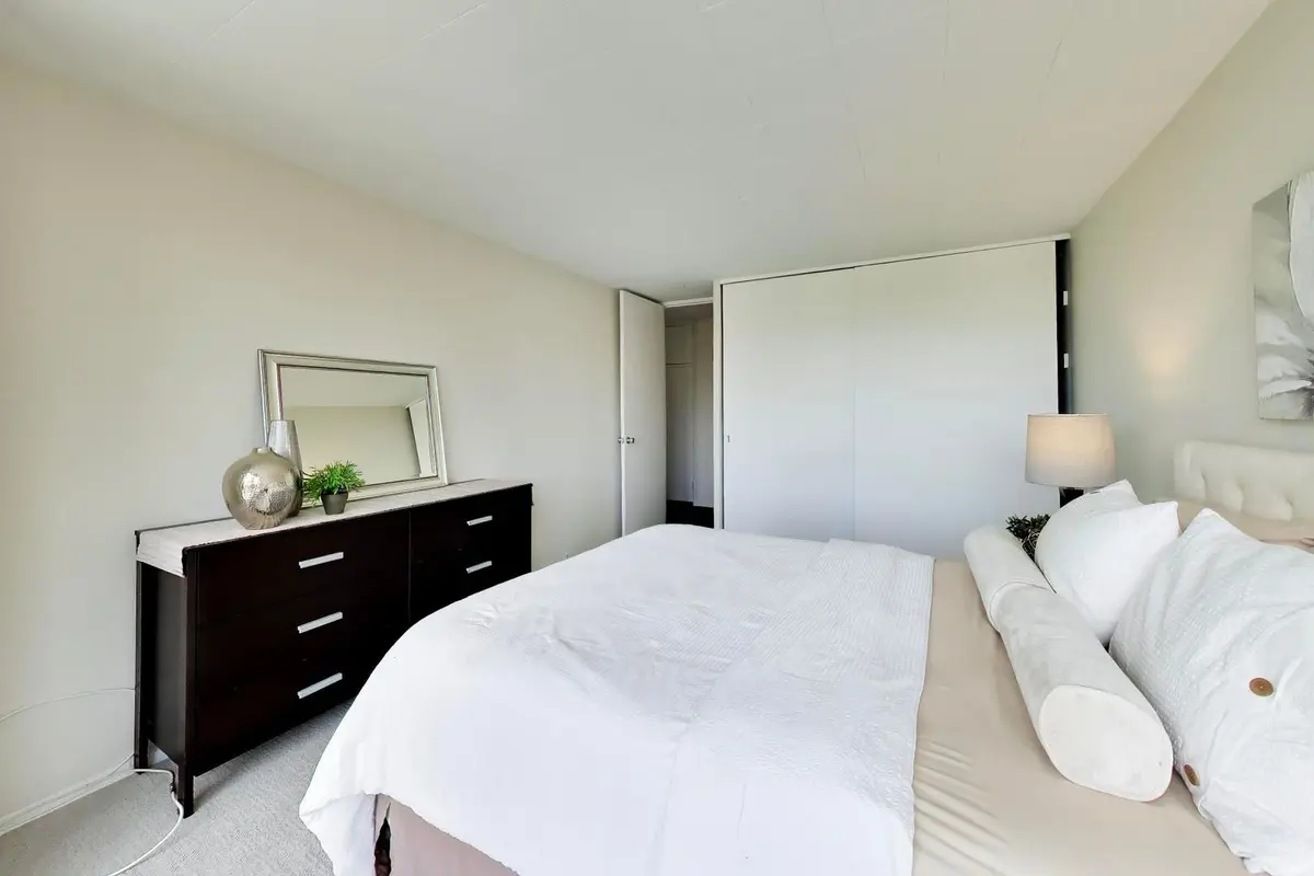 330 W Diversey Parkway