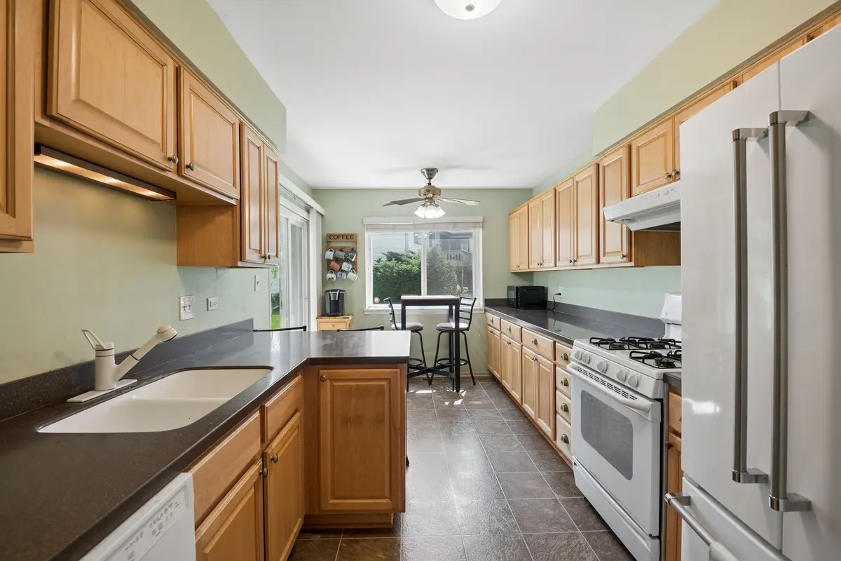 1391 STRATFORD Drive