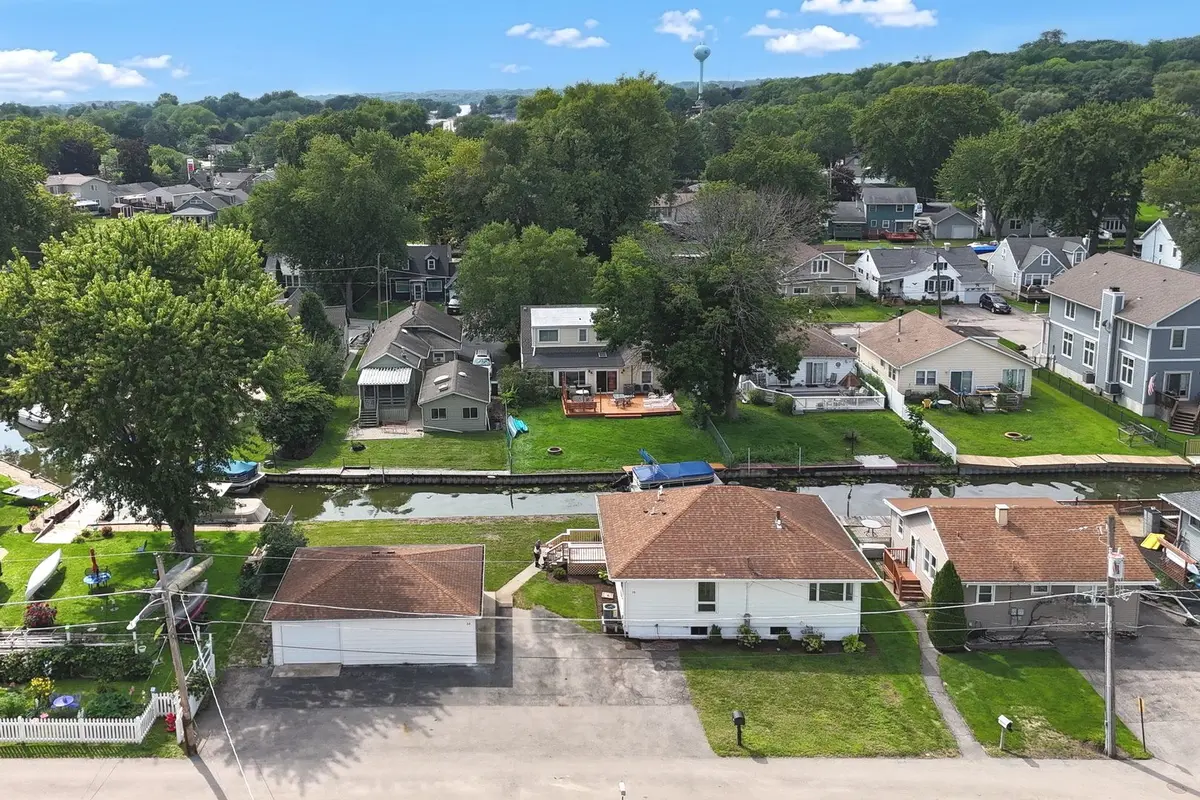 28 Lakeside Lane