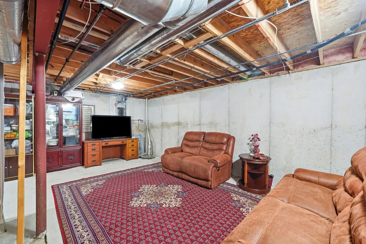 390 Deering Lane