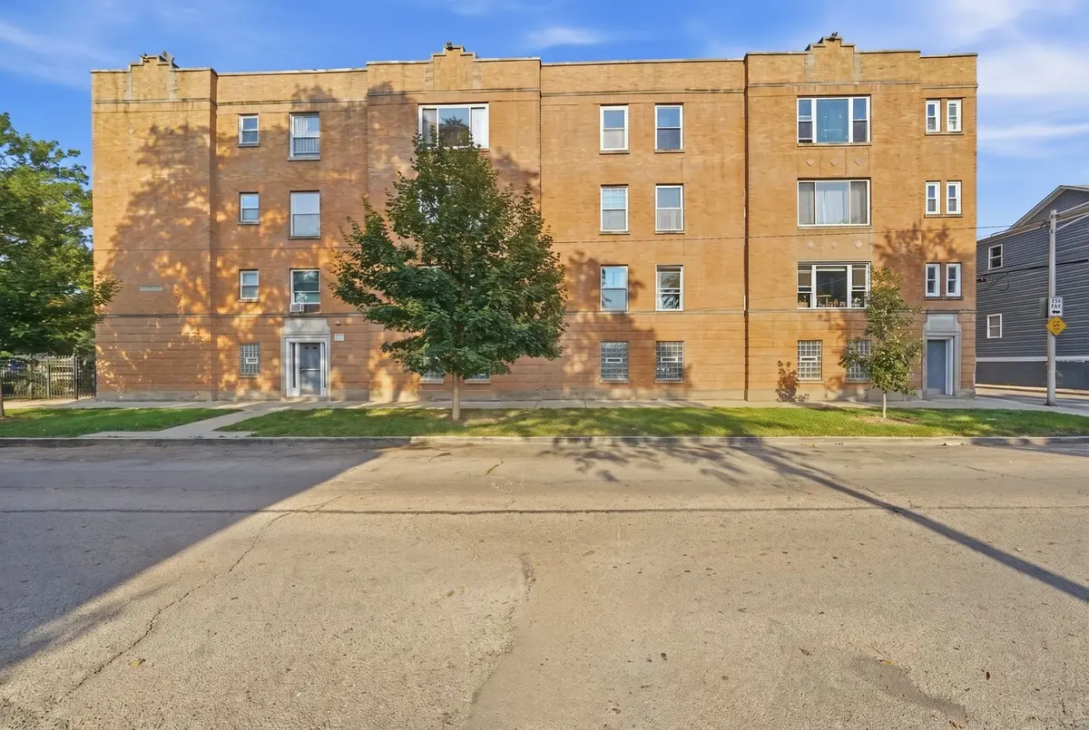 2121 N Saint Louis Avenue