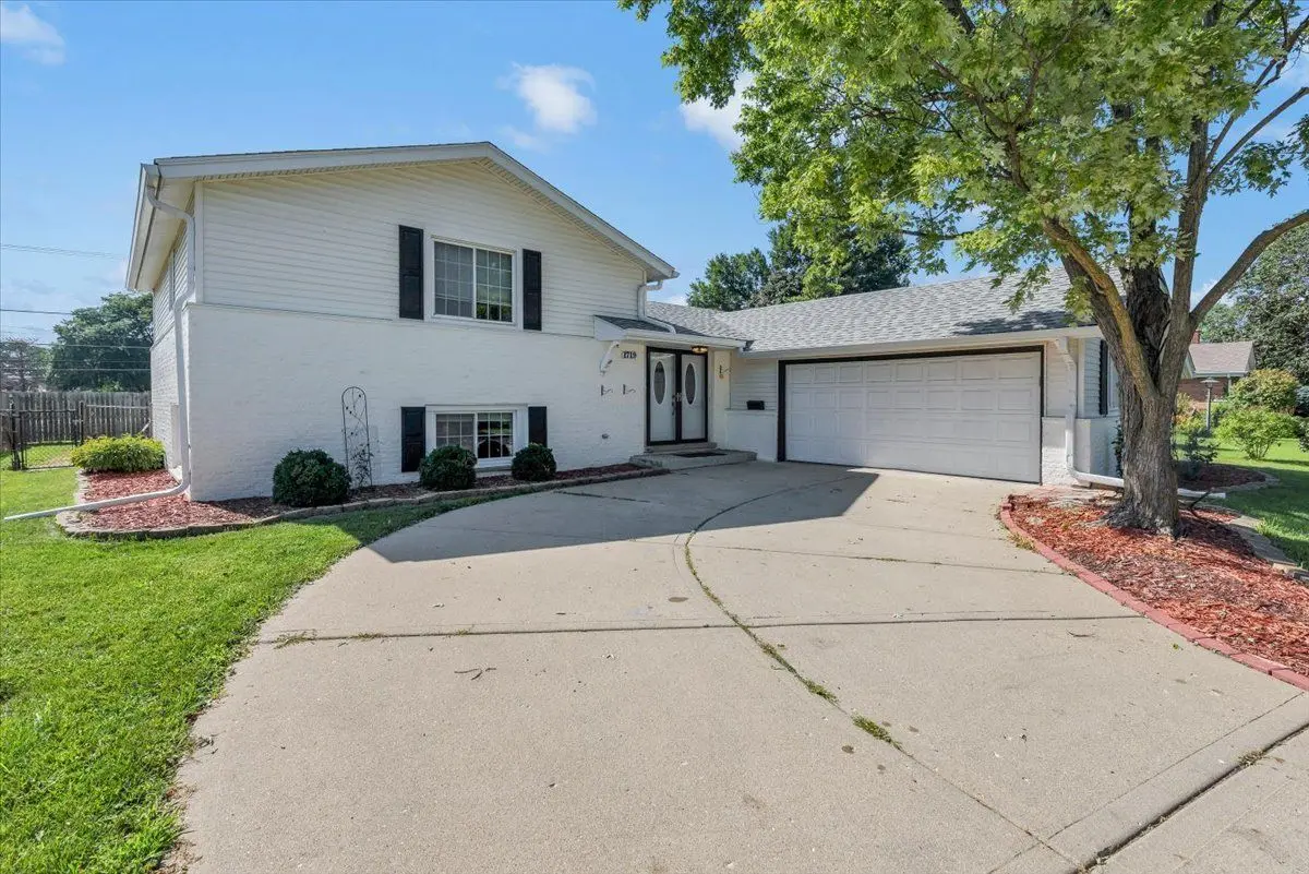 1719 W Lexington Drive
