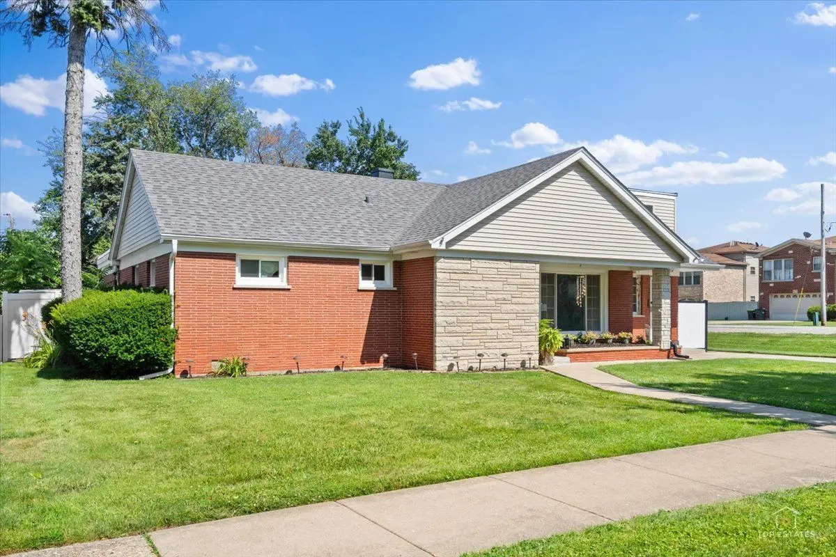 2405 Sarah Street