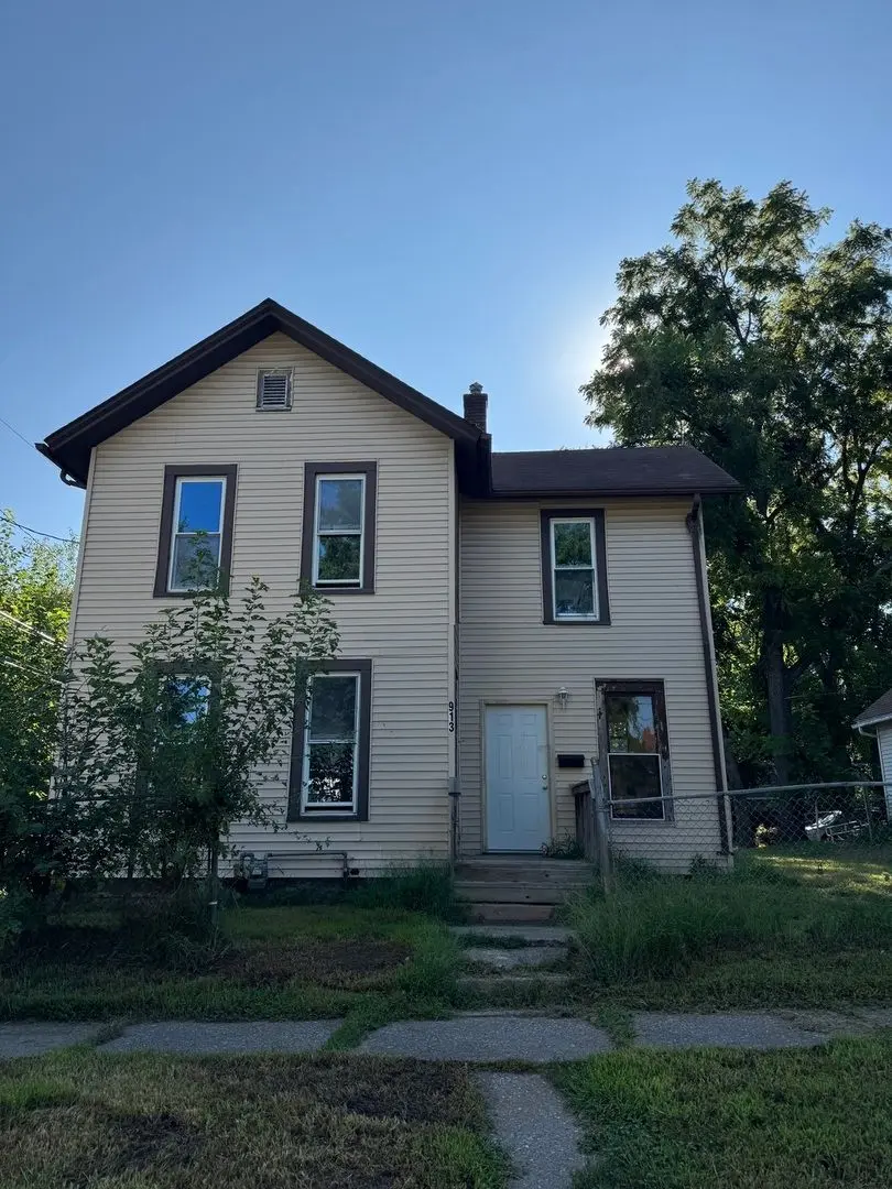 913 VINE Street