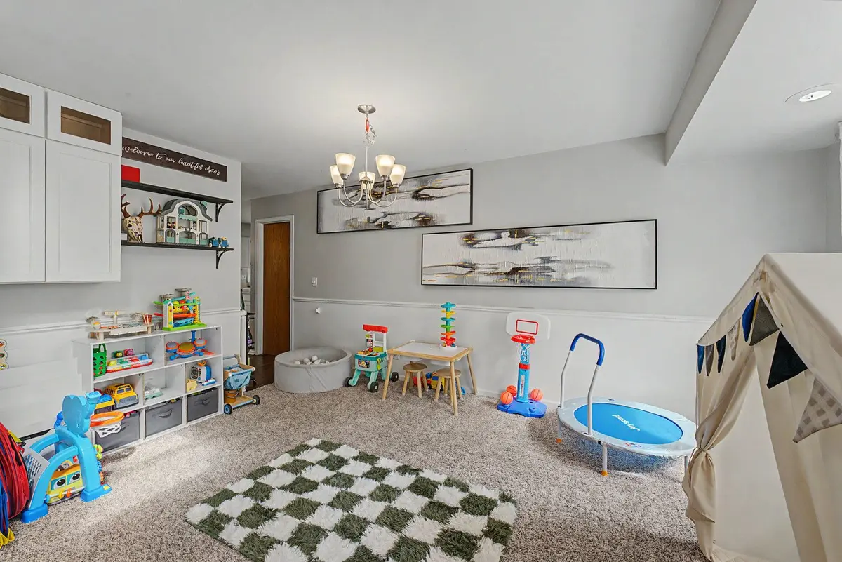 1262 Knollwood Circle