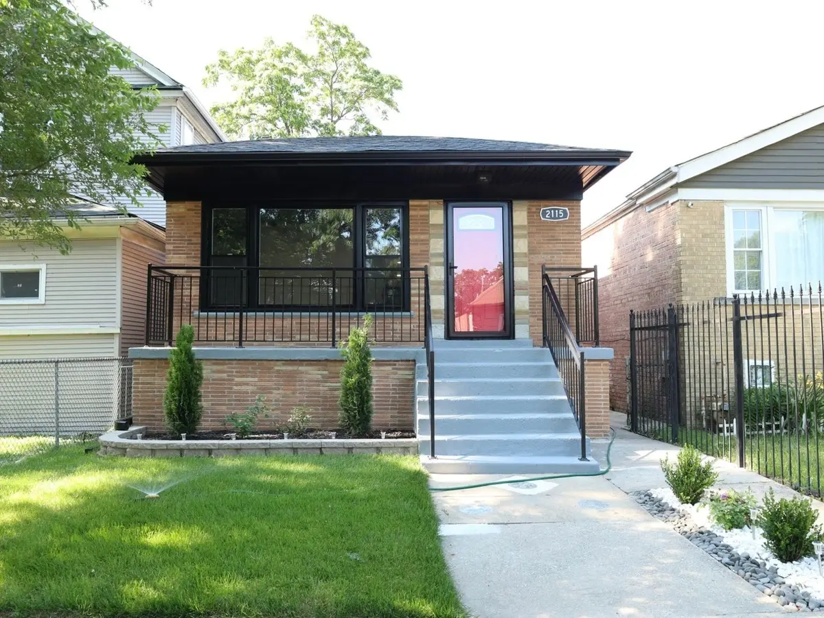 2115 W 68th Place