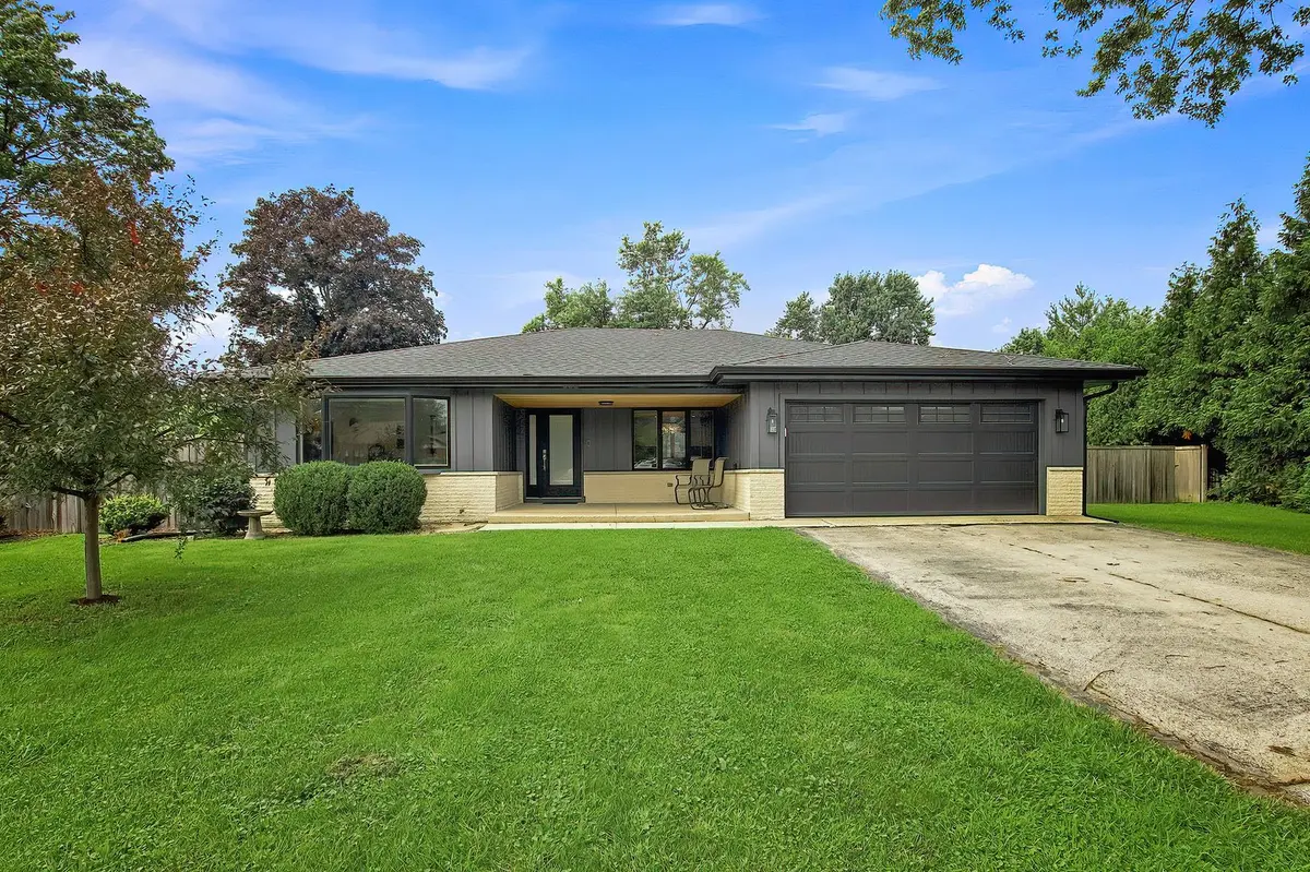 9S580 Clarendon Hills Road