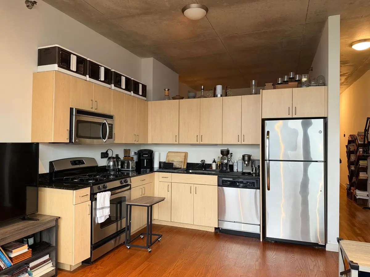 235 W Van Buren Street