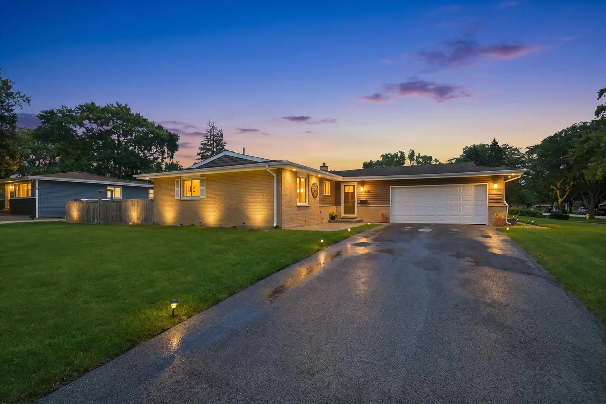 601 E Dogwood Lane