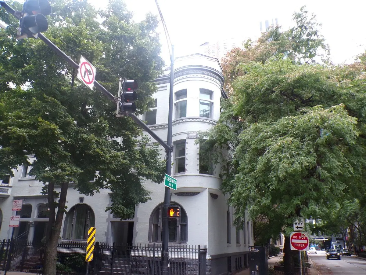 849 N Dearborn Street