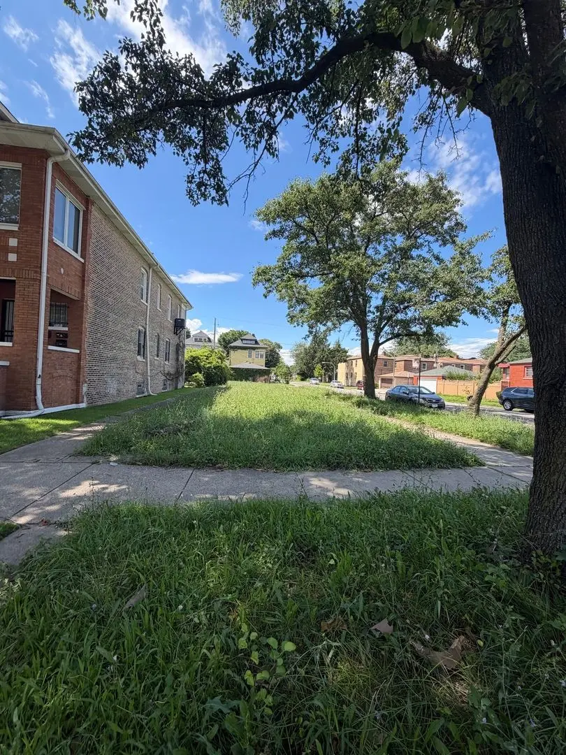 8200 S MARQUETTE Avenue
