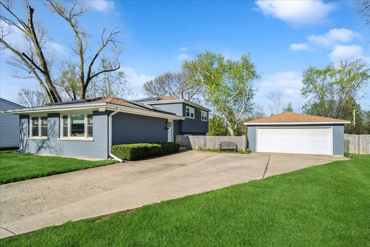 1230 Greenwood Court