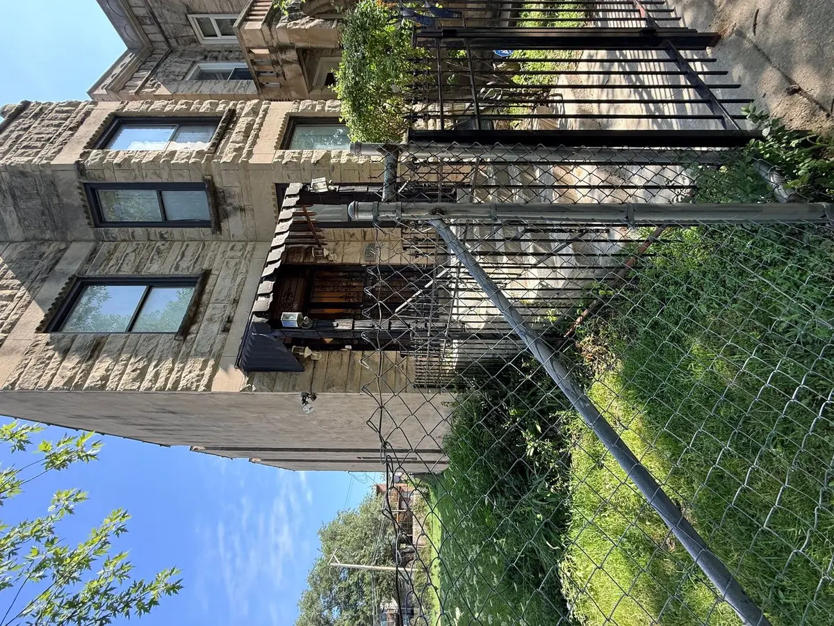 528 E 46th Place