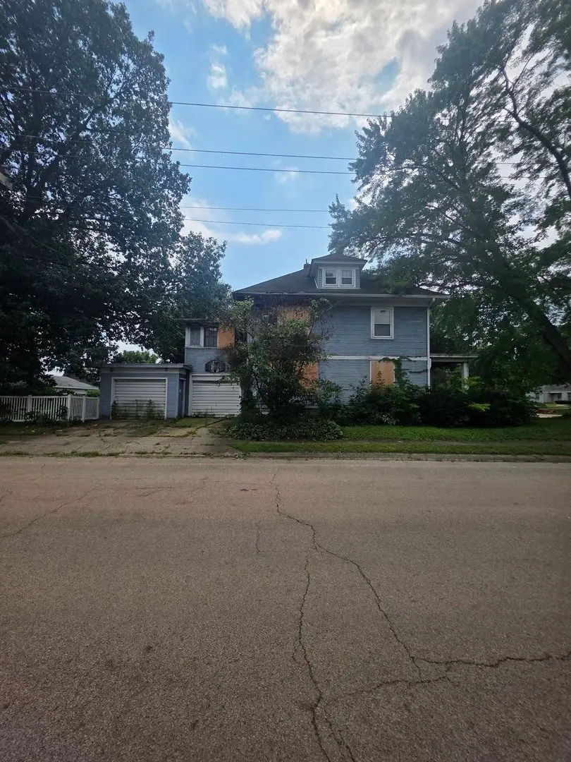912 Locust Street
