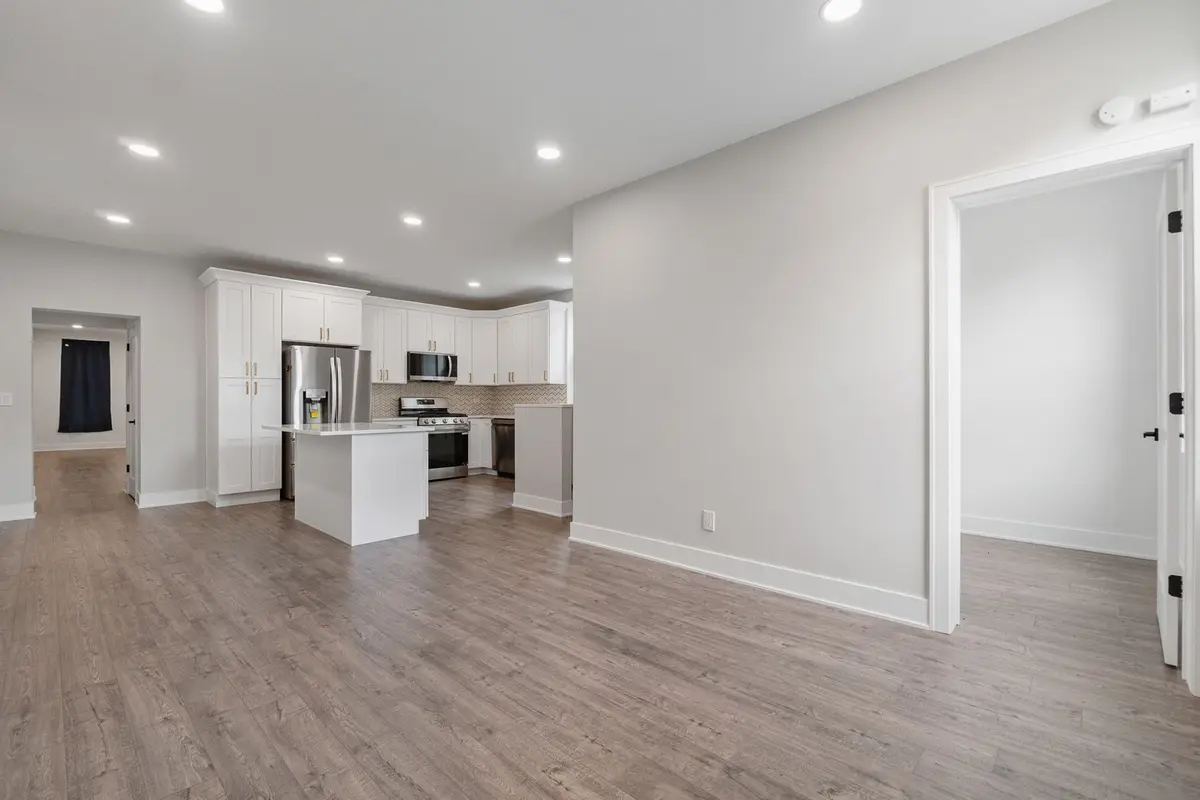 2042 W Coulter Street