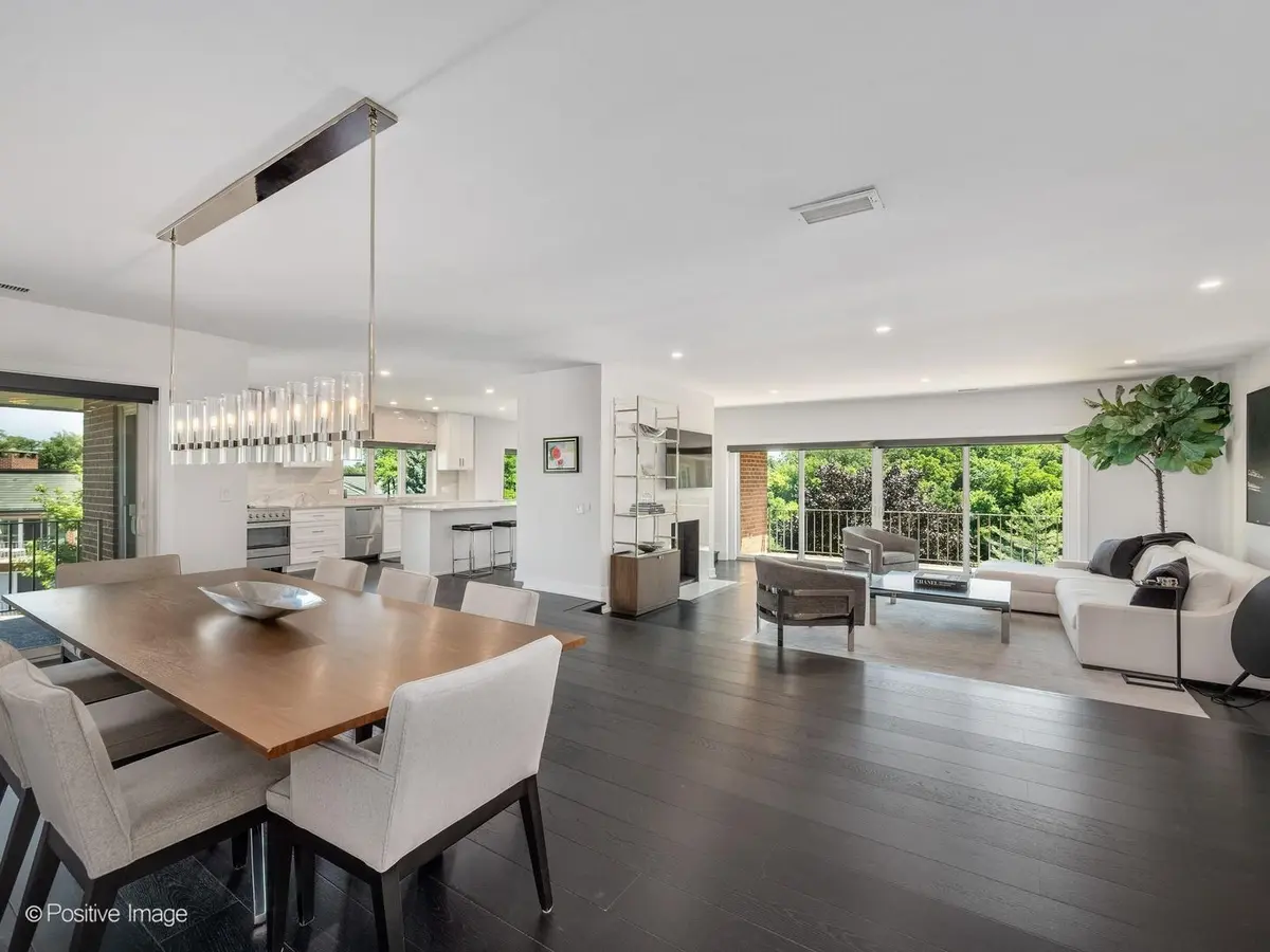 5 OAK BROOK CLUB Drive