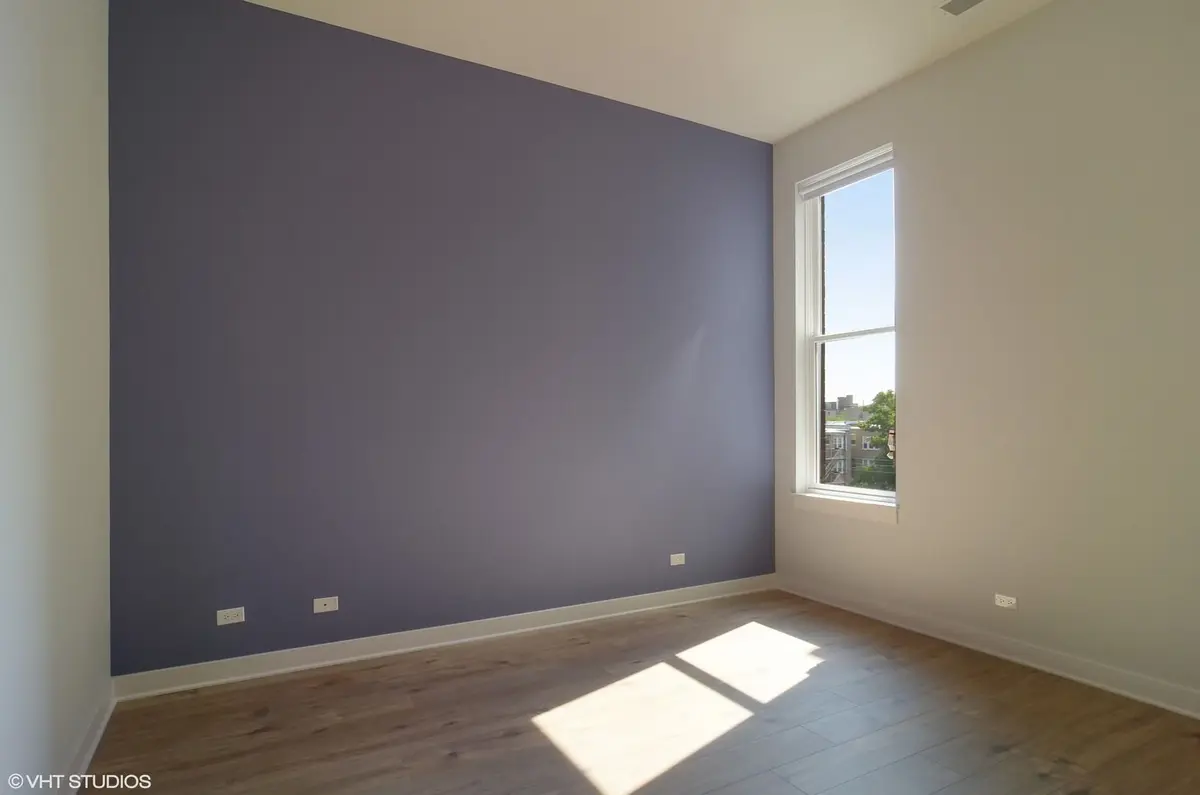 1507 W Carmen Avenue