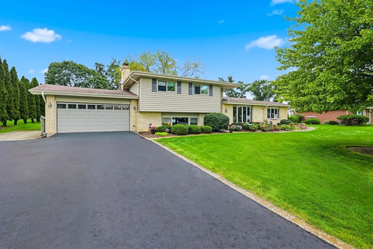 22W375 Walnut Avenue