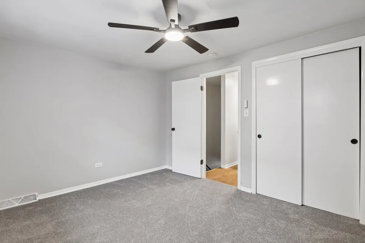 936 E 84th Place