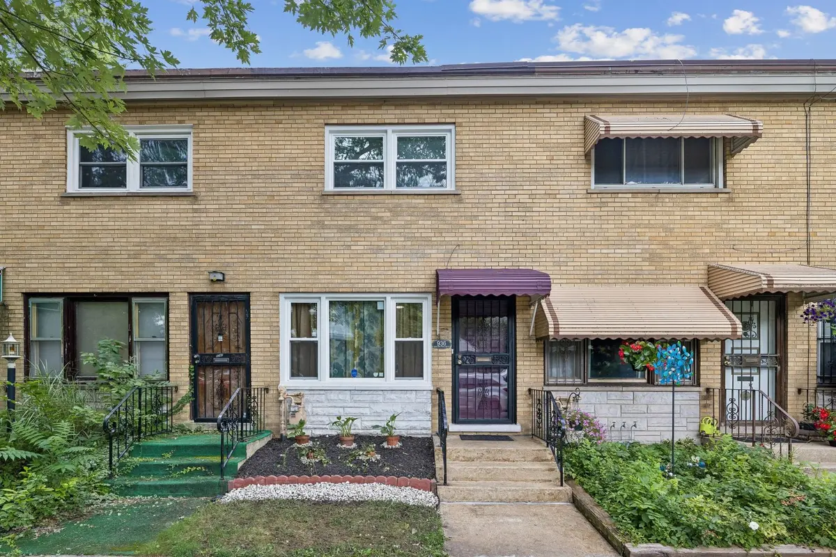 936 E 84th Place