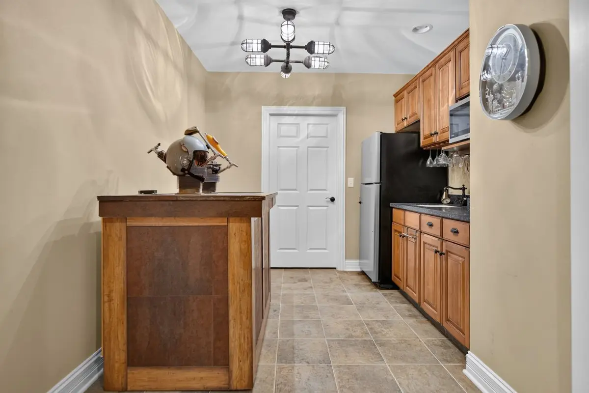 2843 APPLEWOOD Lane