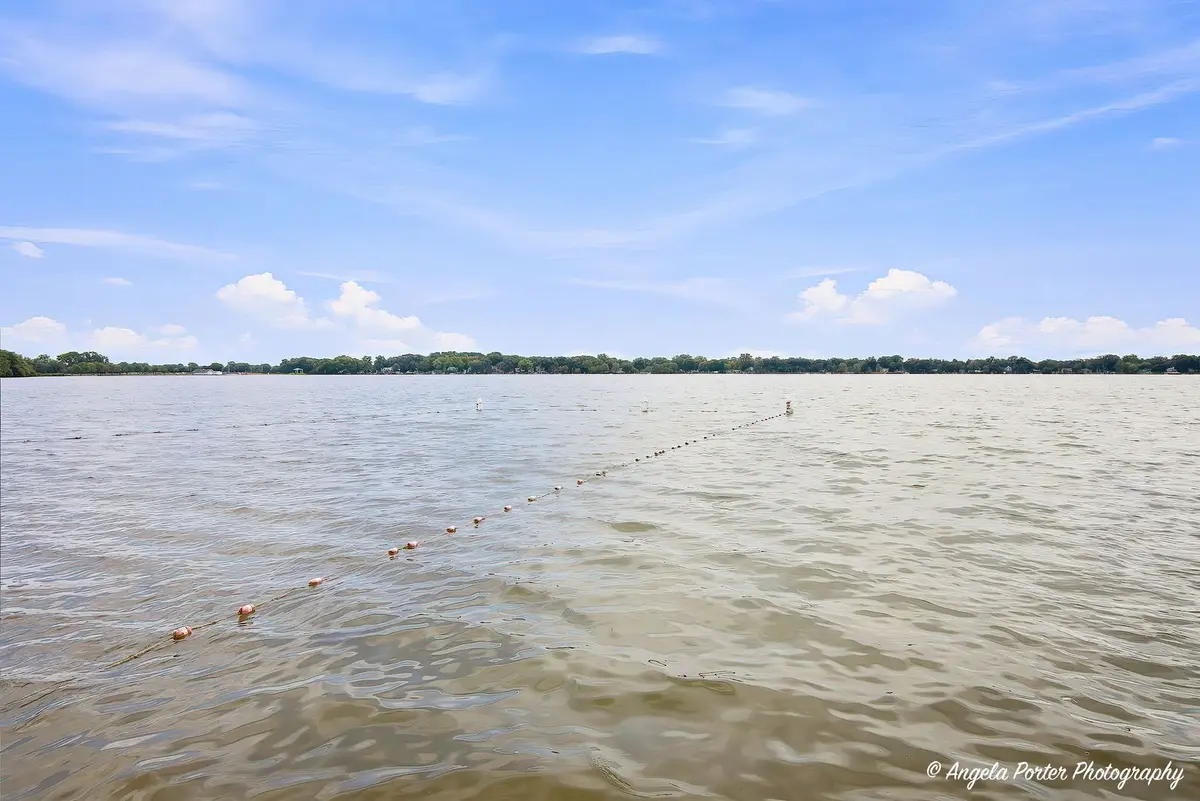 4604 Lakeshore Drive