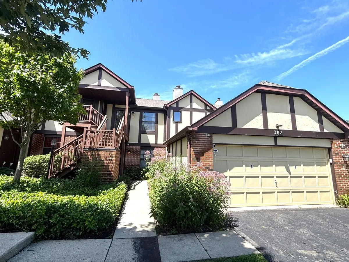 382 Sandhurst Circle