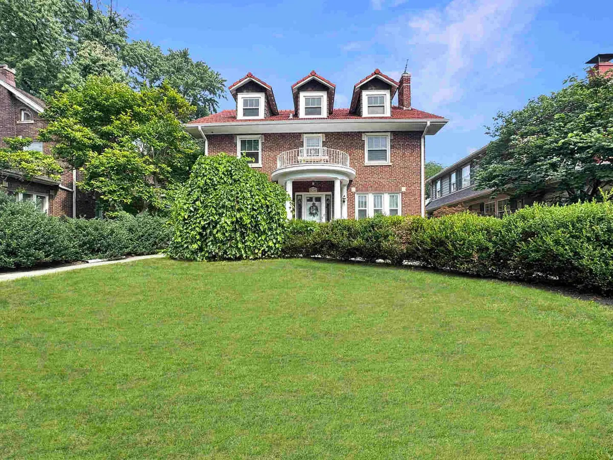 934 Fair Oaks Avenue
