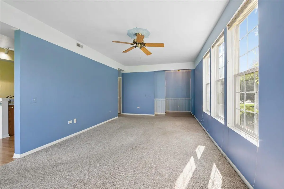 3323 Bromley Lane