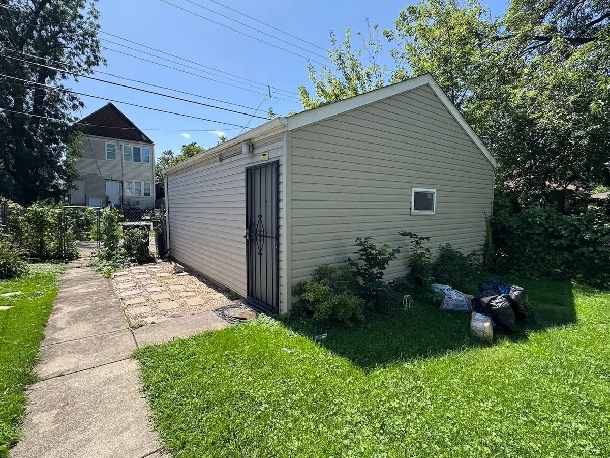 609 E 89th Street