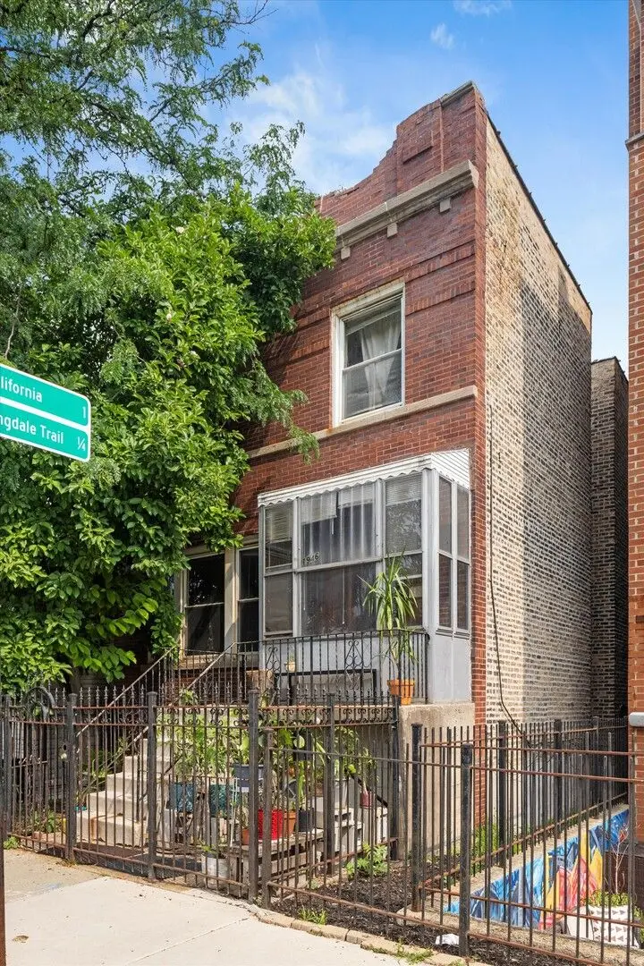1946 W Armitage Avenue