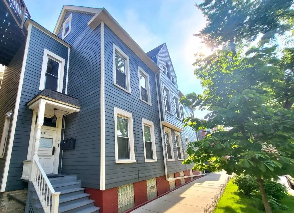 1111 W Roscoe Street