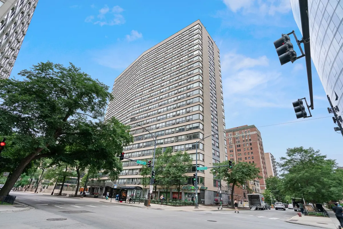 2930 N Sheridan Road