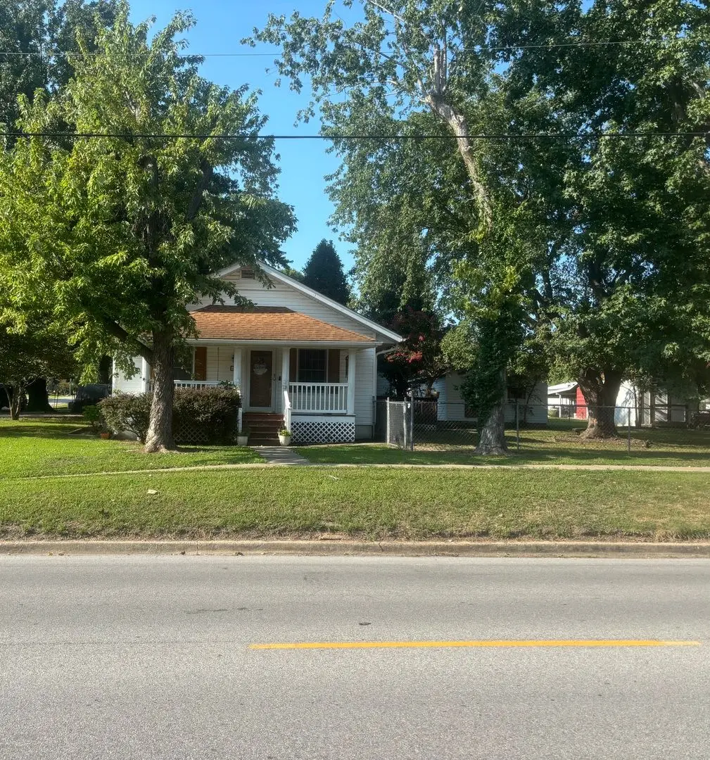 411 W Lincoln Street