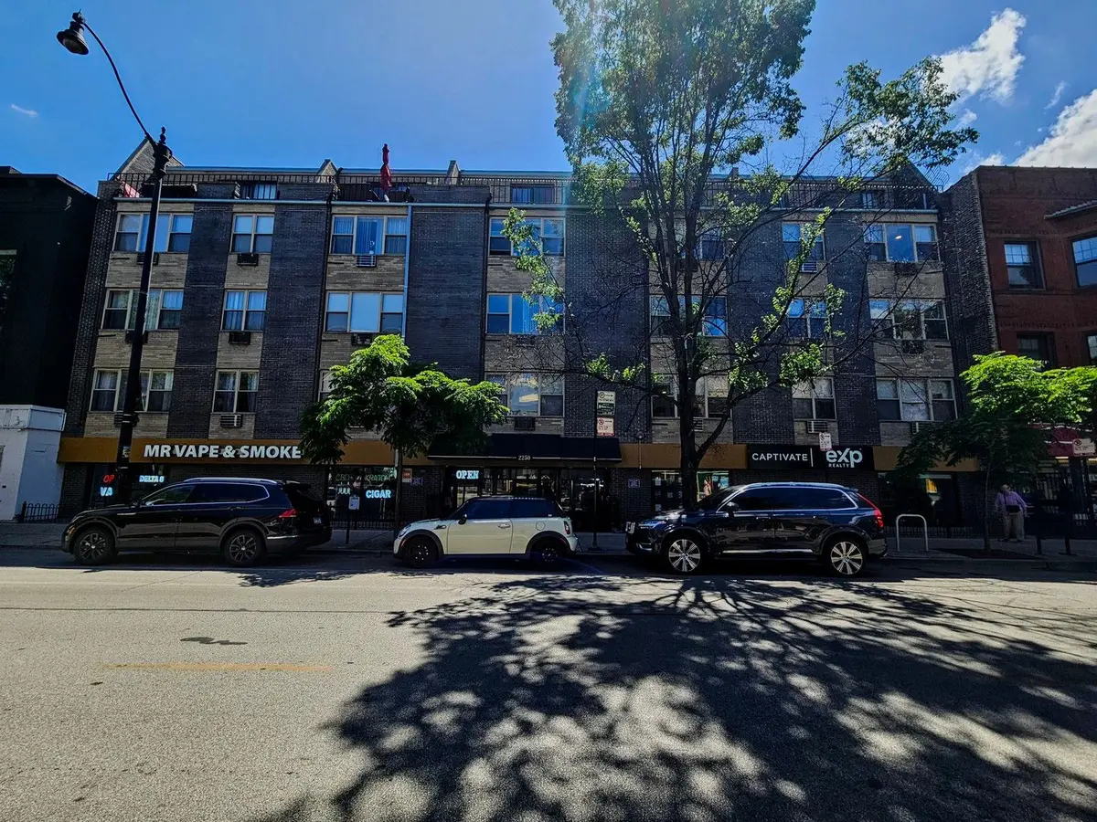 2250 N Lincoln Avenue