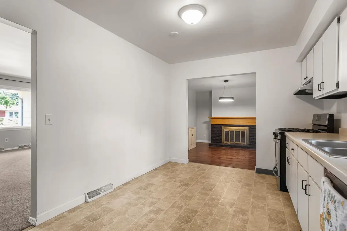 2305 GLENOAK Drive