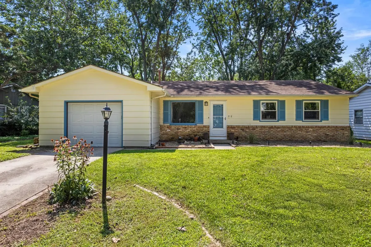 2305 GLENOAK Drive