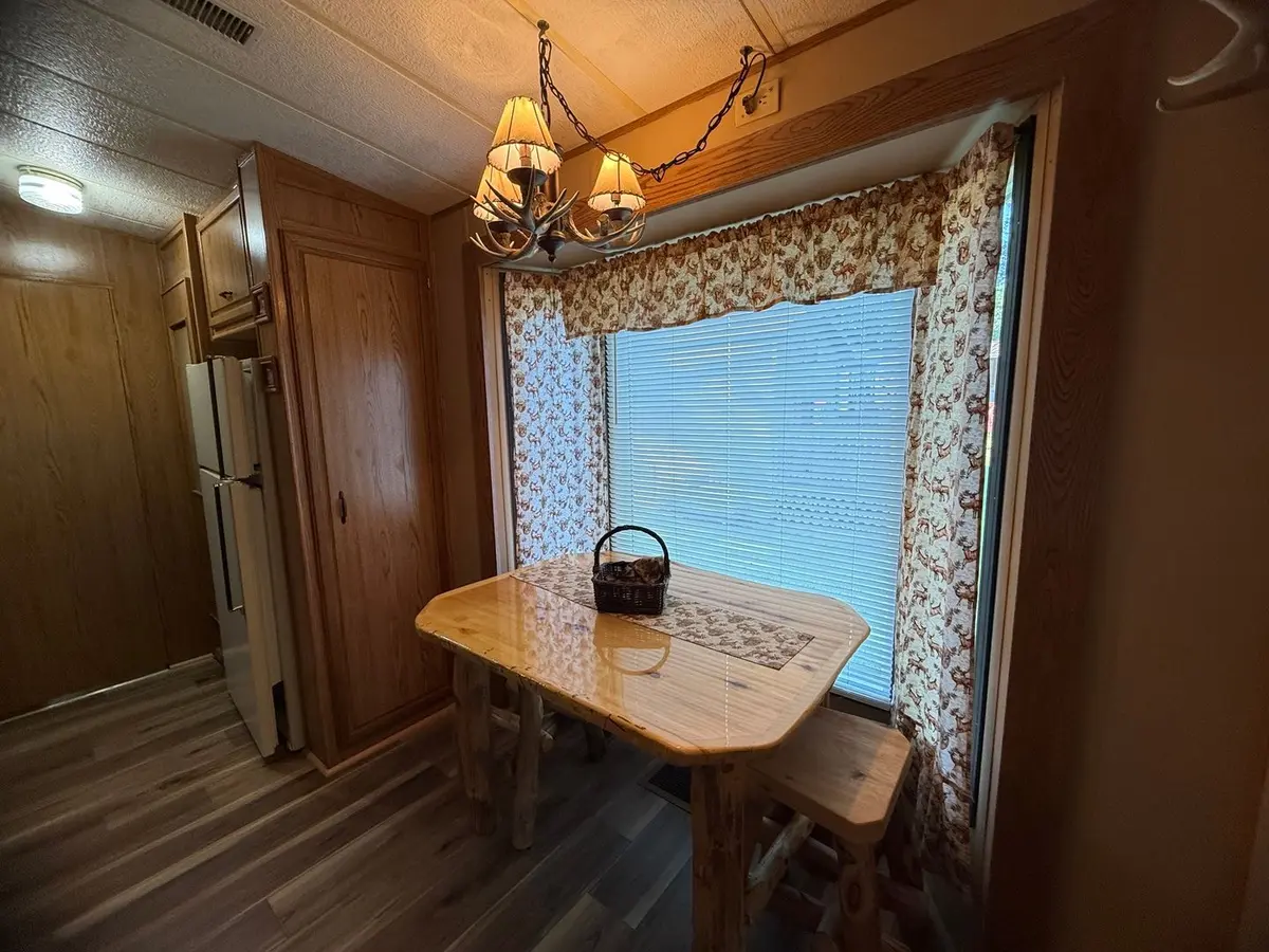 3-216 Woodhaven Lakes