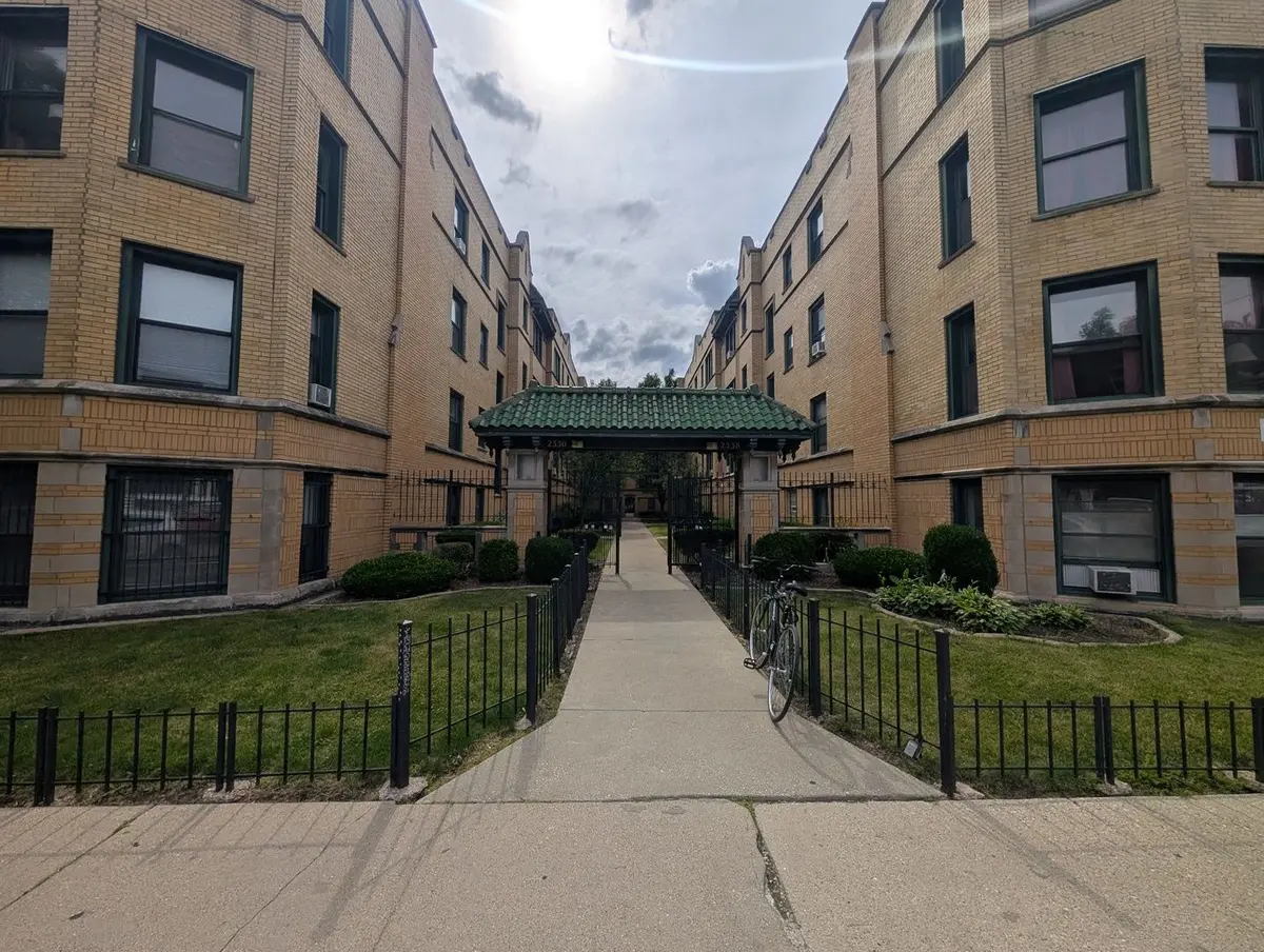 2338 N Spaulding Avenue