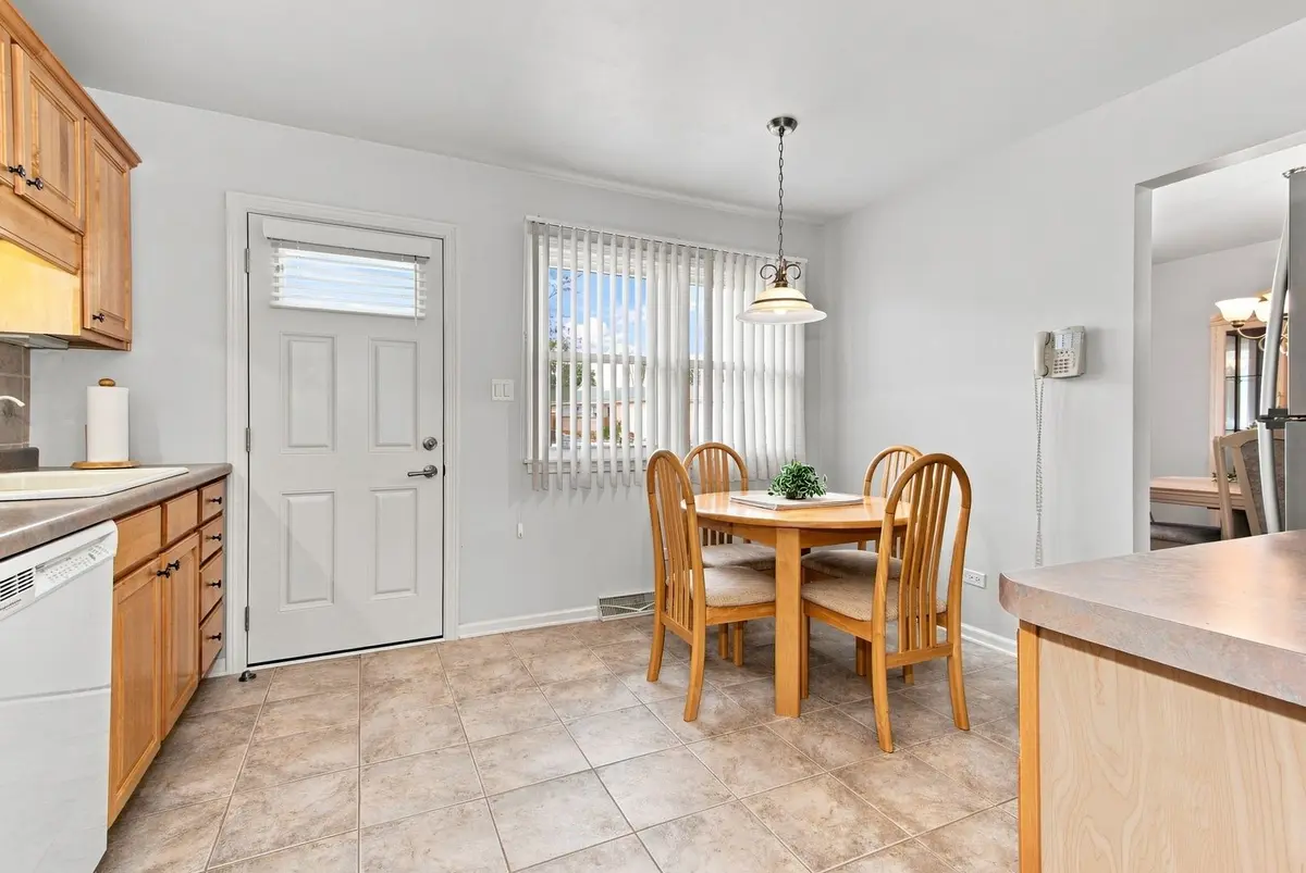 8828 W 98th Street