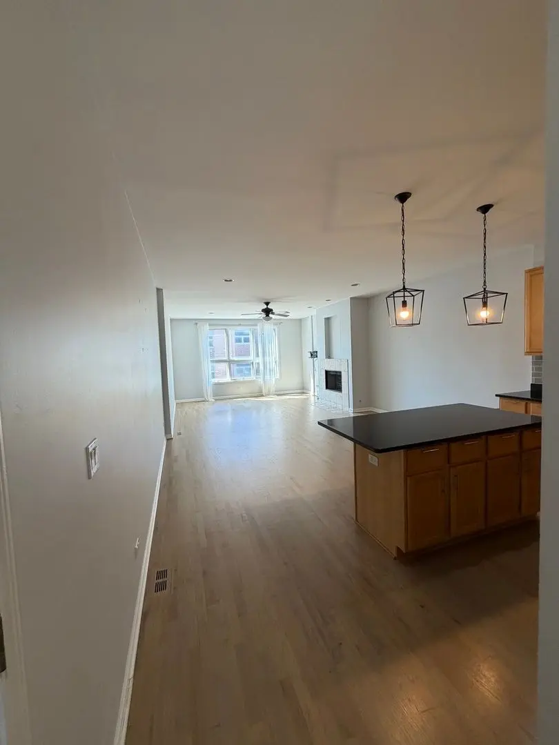 1610 W Grand Avenue