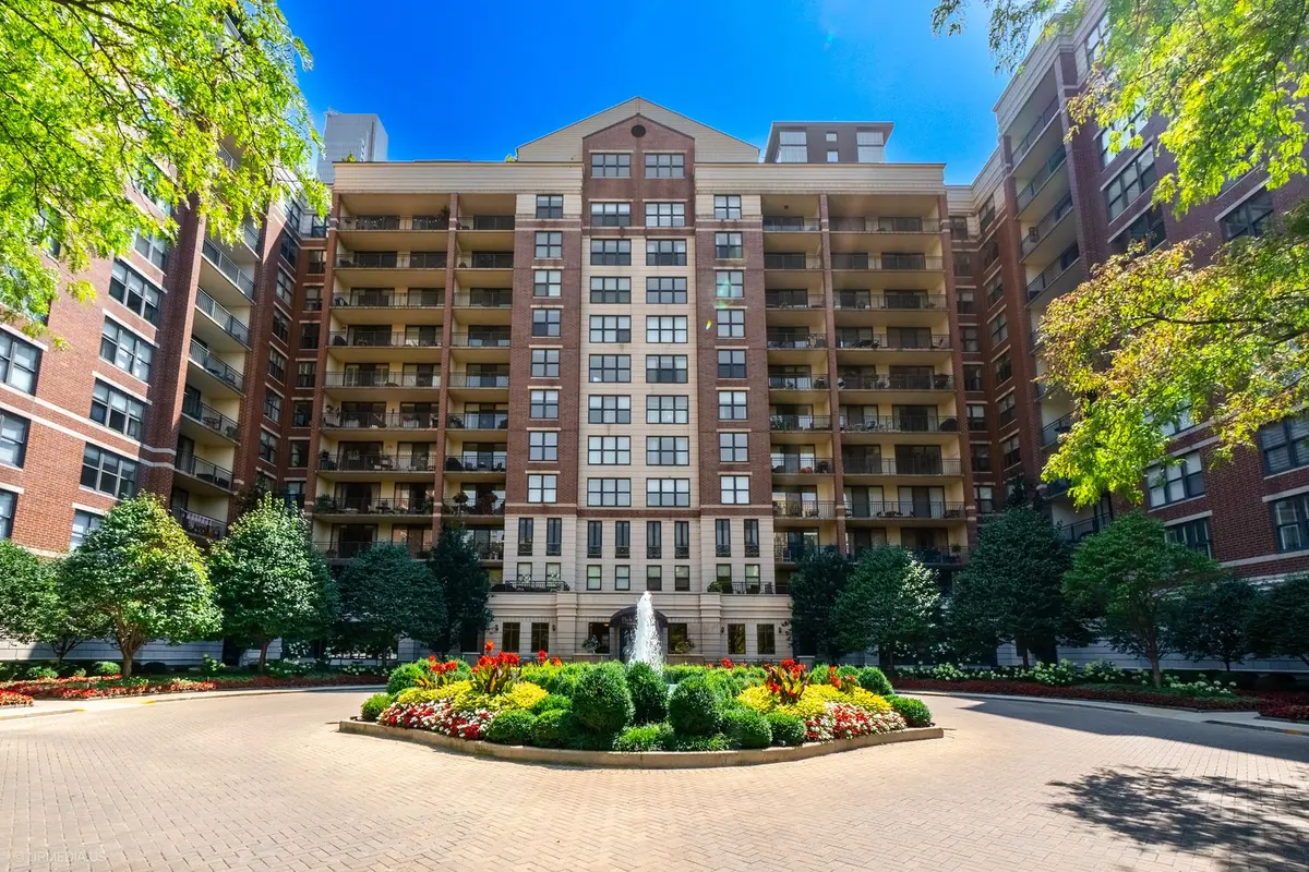 55 W DELAWARE Place