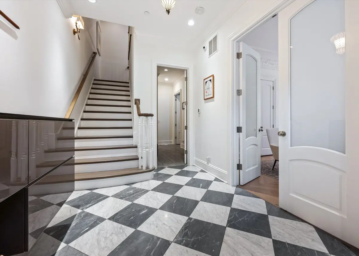 441 W Deming Place
