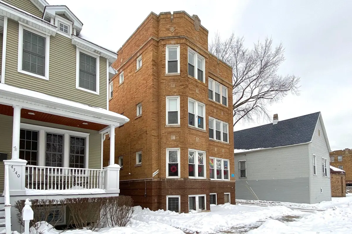 4342 N Mozart Street