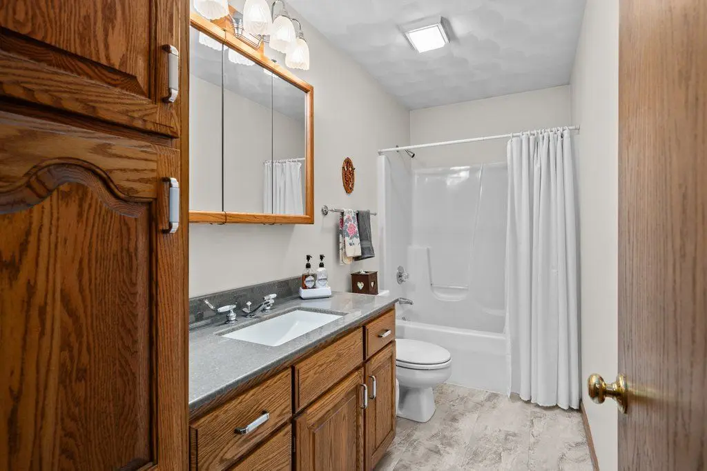 21223 52nd Avenue N