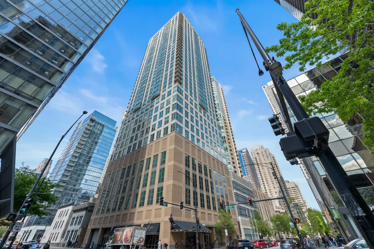 2 E Erie Street