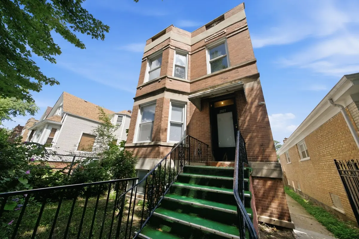 2025 N Lawler Avenue
