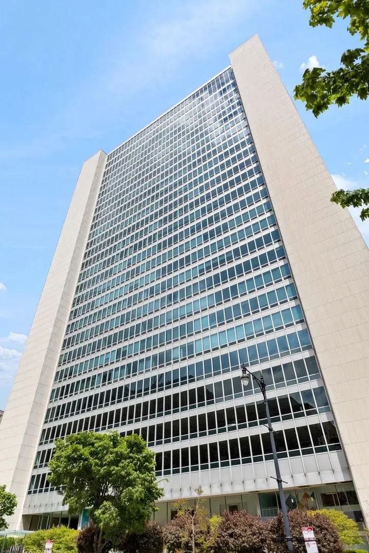 500 W Superior Street